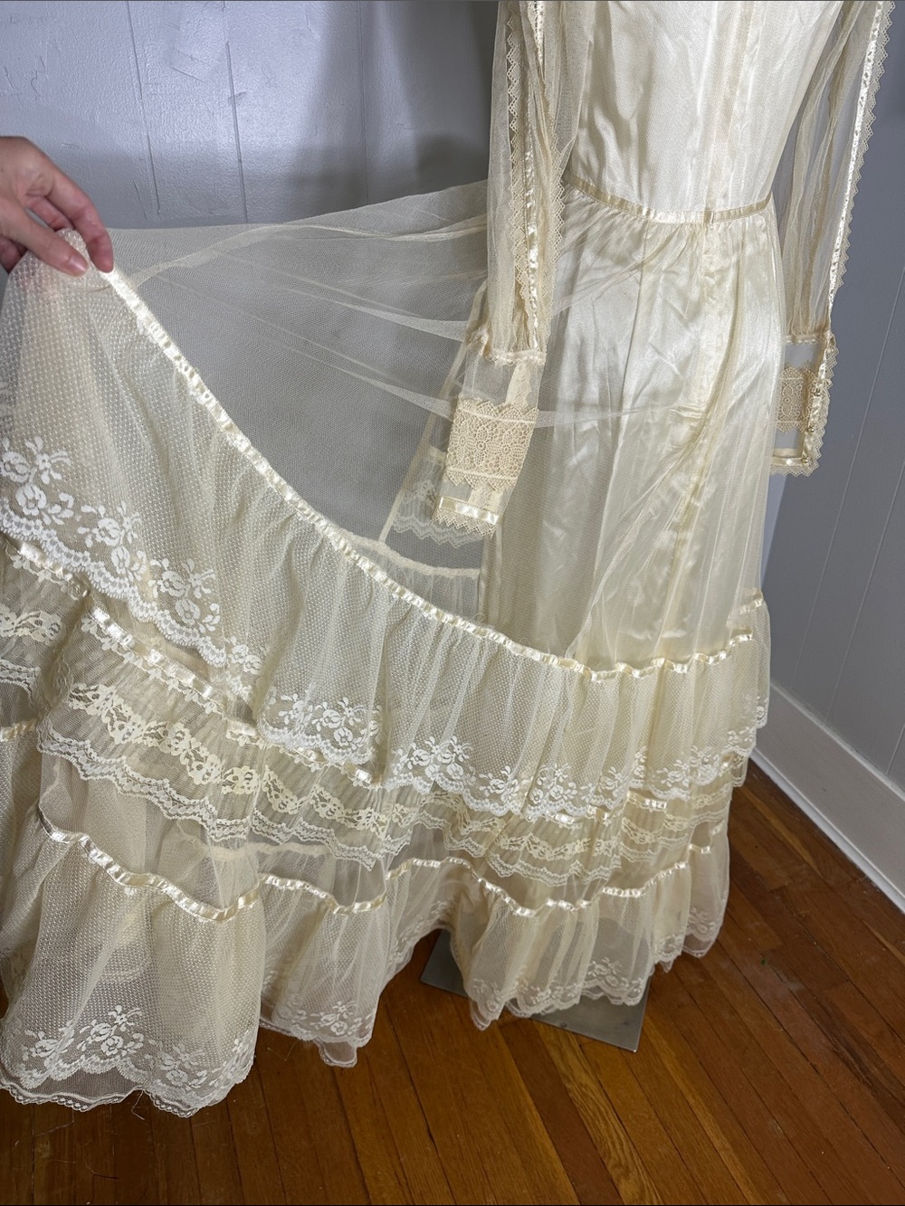Vintage 1970s Gunne Sax Bridal Collection Cream Lace Victorian Wedding Dress - Picture 4 of 9